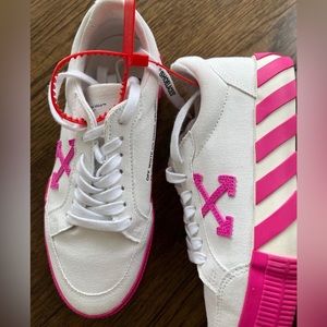 Offwhite sneakers, size 38, worn once, in perfect condition!! 💖